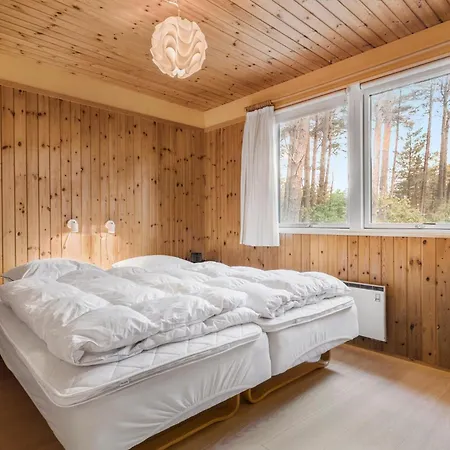 5 Bedroom Gorgeous In Nexo Feriehus Vester Somarken